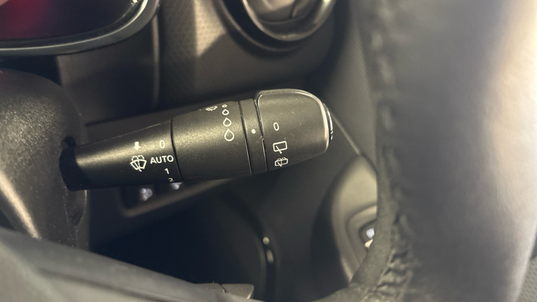 Renault Clio 1.2 TCE Dynamique Nav 5dr Petrol Hatchback